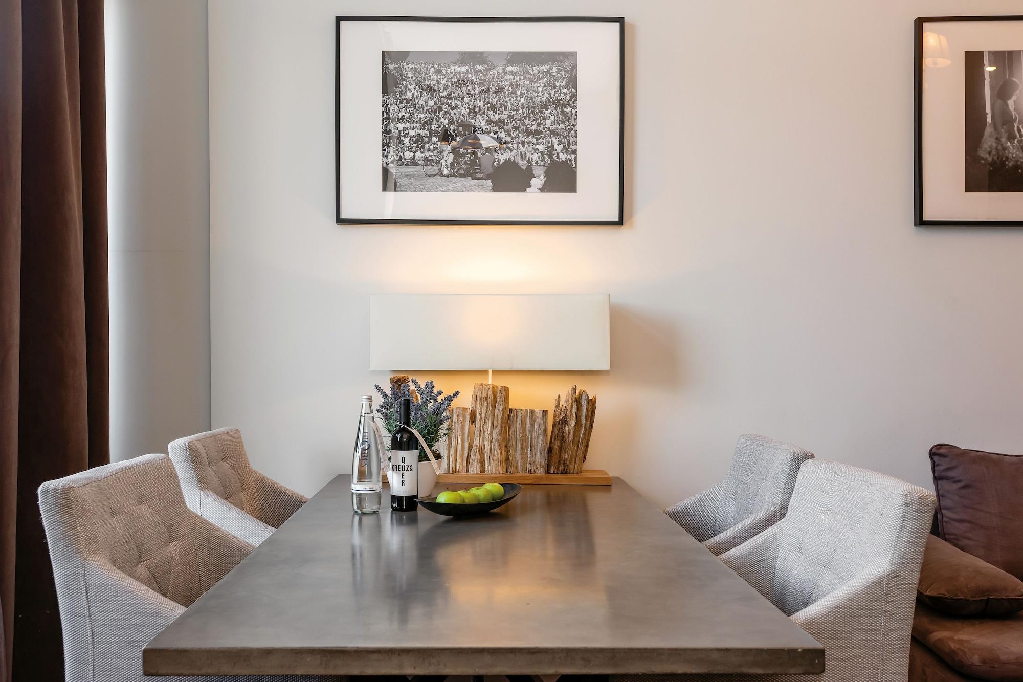 برلين شقق أرابيل البوتيكية المظهر الخارجي الصورة A dining room table